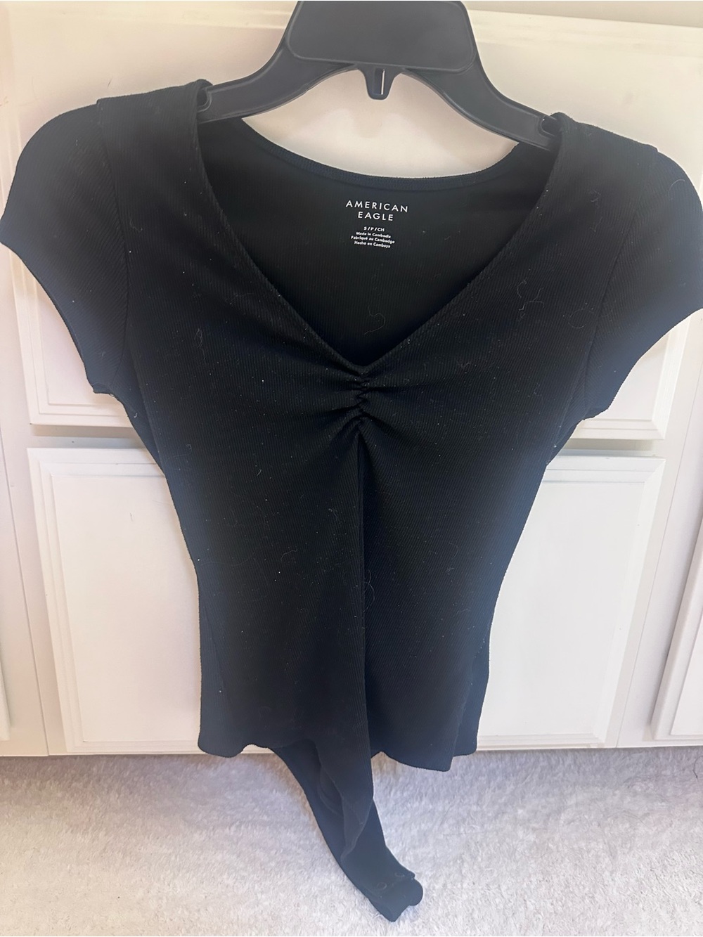 American Eagle Outfitters Black Ruched V-Neck Short Sleeve Tee